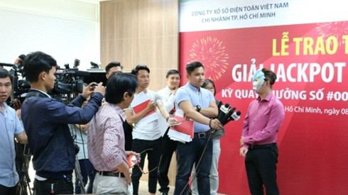 Người trúng độc đắc Vietlott được trả thưởng bí mật ra sao? Ảnh 2