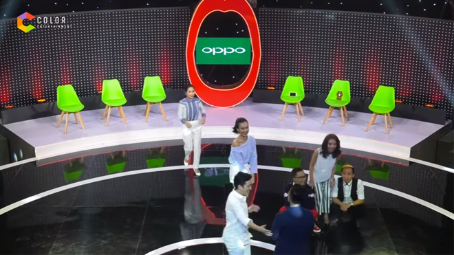 Phạm Hồng Phước 'khoe' body 6 múi, bắt tay cùng Ái Phương gây náo loạn 'gia đình' Trấn Thành - Trường Giang tại Giọng ải giọng ai Ảnh 2