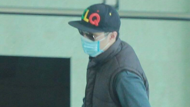 Độc quyền: Seungri thay quần áo, trùm kín mít để cắt đuôi fan Ảnh 2