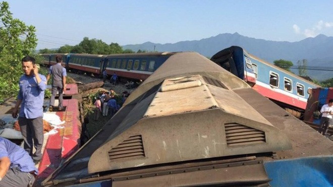 Tàu hỏa tông xe tải trật đường ray, 3 người chết Ảnh 2