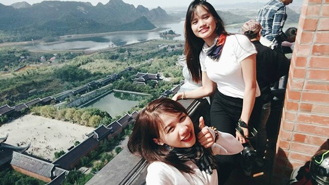 Hai cô gái chạy xe máy từ Nam ra Bắc trong 40 giờ Ảnh 2