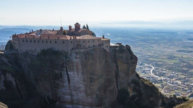 Quần thể tu viện lạc trôi trên không Ảnh 2