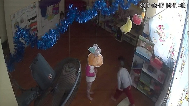 Nghi án cô giáo mầm non dội nước vào đầu trẻ: Bãi nhiệm vai trò hiệu phó Ảnh 2