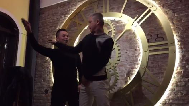 Gạt qua lùm xùm với Duy Mạnh, Tuấn Hưng trổ tài nhảy cực đỉnh sau lời 'thách đấu' của kiện tướng Dancesport Chí Anh Ảnh 2