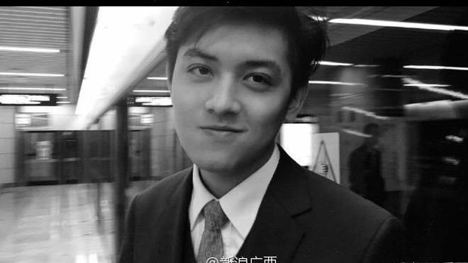 Ngả nghiêng trước vẻ đẹp đậm chất điện ảnh của anh chàng nhân viên nhà ga Trung Quốc Ảnh 2