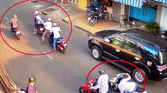 TP HCM: Người đàn ông bị cướp 2 lần trên phố trong 5 phút Ảnh 2