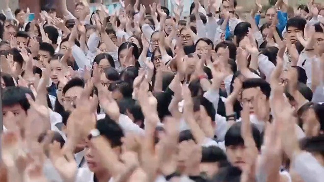 Hơn 3.000 học sinh hát chúc thầy Văn Như Cương mau khỏe Ảnh 2