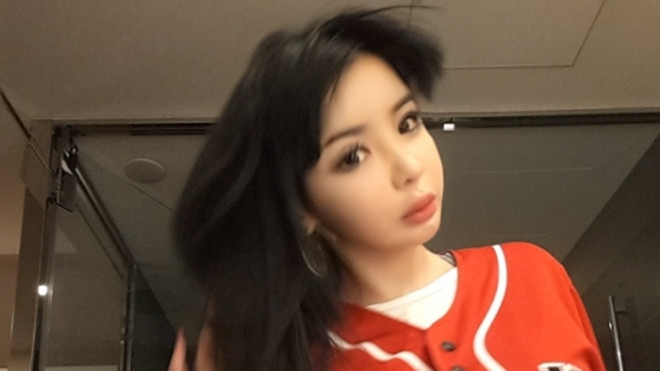 Park Bom ơi, đã tới Halloween đâu mà dọa fan 'hết hồn' với mặt biến dạng thế này Ảnh 2