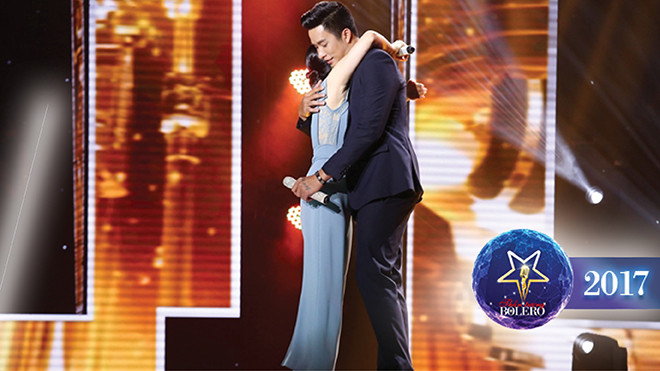 Lệ Quyên lên sân khấu song ca cùng 'nam thần Bolero' bài hit làm nên tên tuổi 'nữ hoàng phòng trà' Ảnh 2