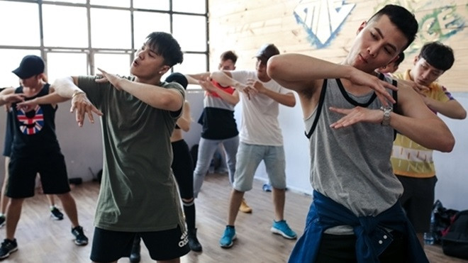 Vui vẻ tập luyện cùng vợ cũ và Mai Tiến Dũng, Lâm Vinh Hải dồn toàn lực với team tại Remix New Generation Ảnh 2