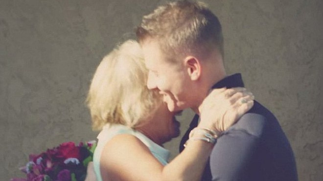 Bí mật đơn giản trong món quà của con trai 37 tuổi khiến mẹ già bật khóc Ảnh 2