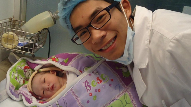 Bác sĩ trẻ sống đời thực vật sau tai nạn trên đường đi tình nguyện Ảnh 2