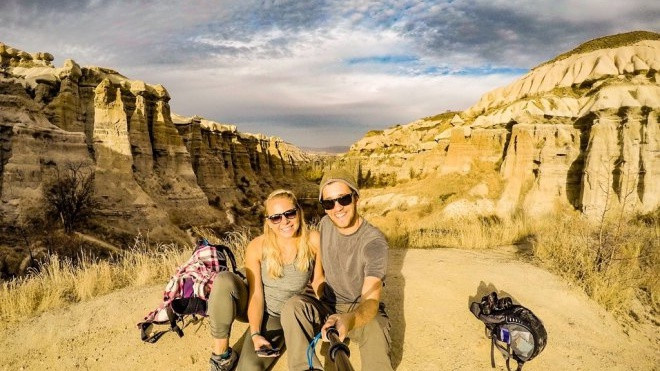 Cặp đôi cùng nhau kiếm tiền đi du lịch bụi hơn 50 nước Ảnh 2