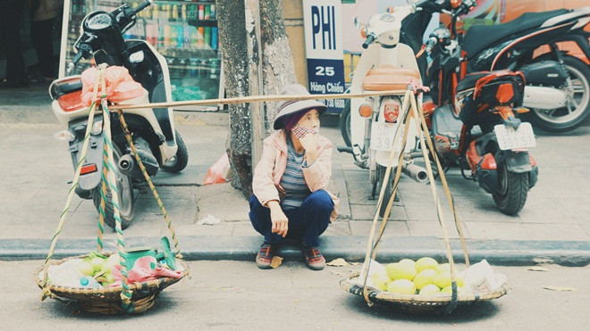 Mạnh tay xử lý lấn chiếm vỉa hè và nỗi trăn trở của những người bán hàng rong Ảnh 2