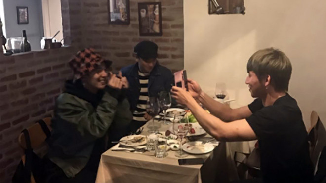 Vắng T.O.P, 4 thành viên Big Bang bí mật hẹn hò khiến fan bấn loạn Ảnh 2