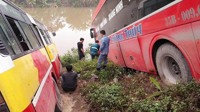 Xe khách gặp nạn, nữ chủ xe xuống kiểm tra, bất ngờ bị xe buýt đâm tử vong Ảnh 2