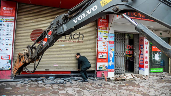 Xe phá bê tông cỡ lớn phá bậc tam cấp lấn vỉa hè Ảnh 2