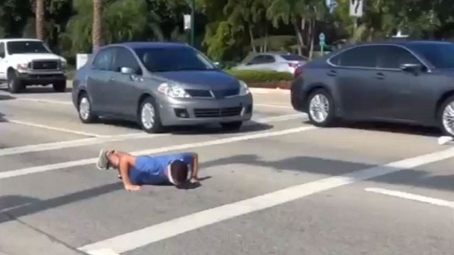 Hai chàng trai được gọi là 'phù thủy' do diễn ảo thuật quá siêu trên mạng Ảnh 2