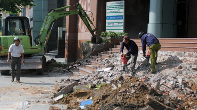 Quận 1 đập thềm tòa nhà của TP HCM trên phố đi bộ Nguyễn Huệ Ảnh 2