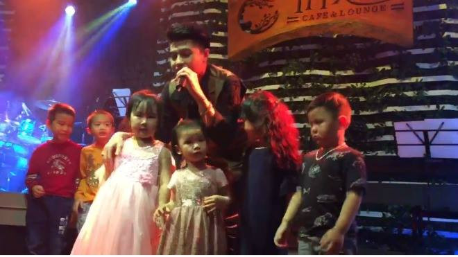 Đáng yêu thật! Noo Phước Thịnh hợp ca hit 'khủng' cùng dàn thiếu nhi mầm non Ảnh 2