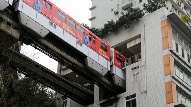 Trung Quốc: Vì sao tàu điện trên cao 'xuyên thủng' nhà 19 tầng? Ảnh 2