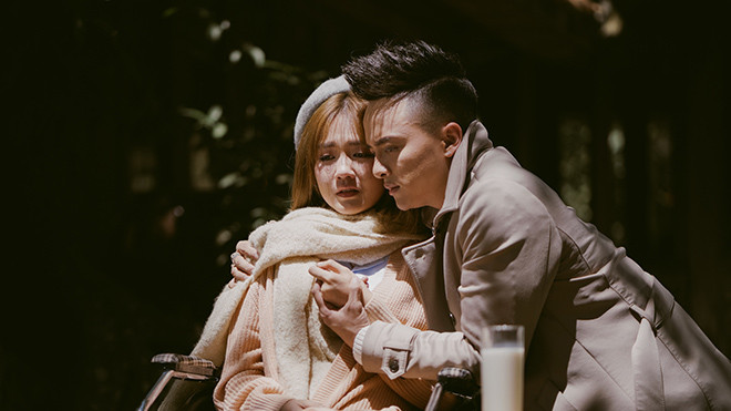 Cao Thái Sơn 'khóc hết nước mắt' vì khiến người yêu bị thương trong MV mới Ảnh 2