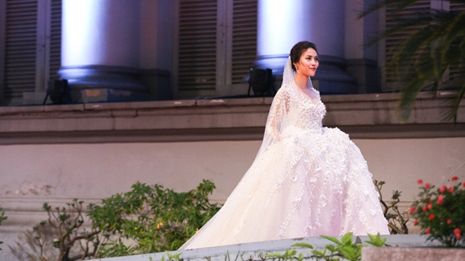 Lan Khuê xinh đẹp như nàng công chúa trong thiết kế áo cưới đầy mê hoặc Ảnh 2