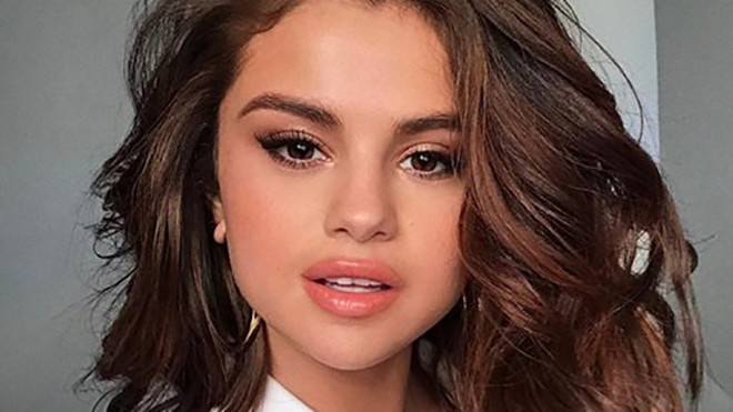 Fan thích thú khi Selena Gomez vừa hôn gió vừa nói 'Xin chào Việt Nam' Ảnh 2