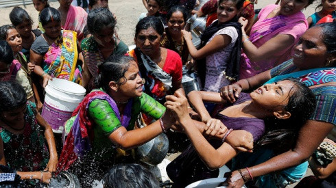 Ngày Nước thế giới, nhìn lại những bức hình ám ảnh về thực trạng khan hiếm nước trên toàn thế giới Ảnh 2