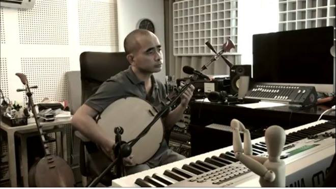 Xúc động với phiên bản Dạ cổ hoài lang vừa đàn vừa hát của nhạc sĩ Đức Trí Ảnh 2