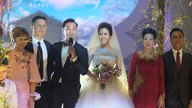 Chú rể Thành Trung và vợ 9X công khai tài sản ngay trong đám cưới Ảnh 2