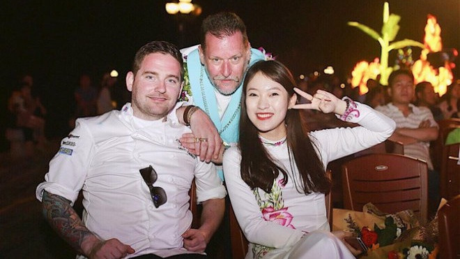 Khánh Vy lại được ngưỡng mộ khi khoe ảnh chụp với Chủ tịch Hiệp hội Đầu bếp Thế giới Ảnh 2