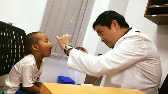 Điều kì diệu sau 14 ngày của em bé ve chai xếp dép cho bạn bè và lòng tử tế của người Sài Gòn Ảnh 2