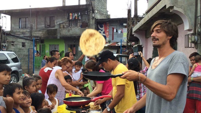 Chàng trai đi du lịch khắp nơi với cái chảo và câu chuyện thú vị đằng sau đó Ảnh 2