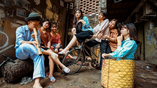 Bộ ảnh kỷ yếu 'chợ búa' của học sinh Hà Nội Ảnh 2