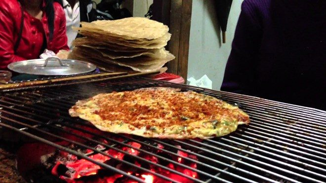 Biến hoá như tắc kè hoa cùng bánh tráng - món ăn vặt không bao giờ lỗi mốt Ảnh 2