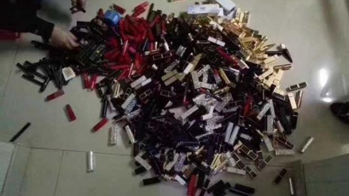 Nữ nhân viên văn phòng biển thủ công quỹ 6,6 tỷ chỉ để mua mỹ phẩm online và ngắm Ảnh 2