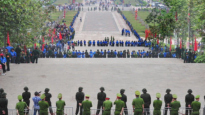 An ninh siết chặt 5 vòng, lễ Giỗ Tổ không còn 'vỡ trận' Ảnh 2