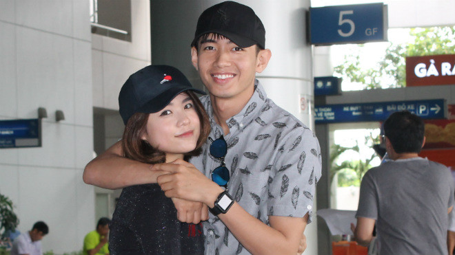 Thái Trinh tình tứ tiễn bạn trai Quang Đăng sang Malaysia tranh giải Ảnh 2