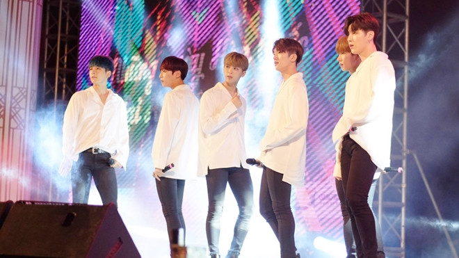 Gặp sự cố, nhóm Snuper vẫn cover 'Phía sau một cô gái' cực ngọt trong đêm nhạc có EXID Ảnh 2