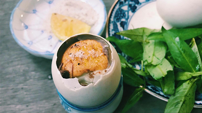 'Vịt lộn, vịt dữa, cút lộn' - Từ món ăn lọt top 'kinh dị' nhất thế giới đến tinh tuý ẩm thực Ảnh 2