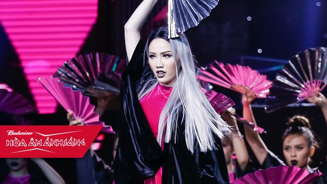 Bảo Thy lại khiến fan vỡ òa khi mang hit cũ lên sân khấu Remix New Generation 2017 Ảnh 2