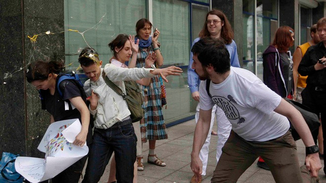 'Ở Nga, nếu là người đồng tính, bạn có thể bị chính người thân của mình giết chết' Ảnh 2