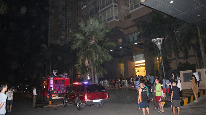 Tưởng chuông báo cháy là diễn tập, hàng trăm hộ dân chung cư Saigon Pearl tháo chạy trong đêm khi thấy khói bốc lên Ảnh 2