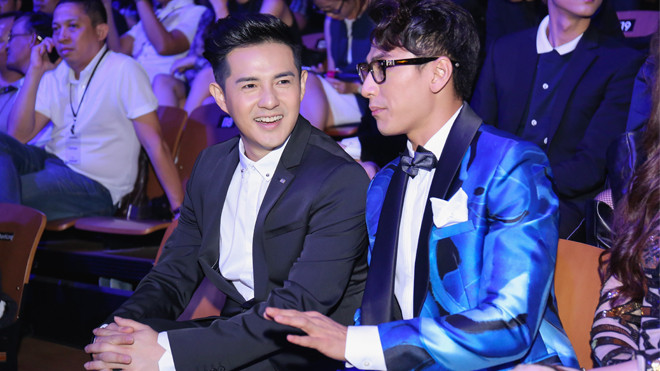 Vắng Đông Nhi, Ông Cao Thắng vô tư cười giỡn bên 'trai đẹp' Isaac Ảnh 2