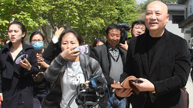 'Đường Tăng' bị chỉ trích vì cười tươi ở đám tang đạo diễn Tây du ký Ảnh 2