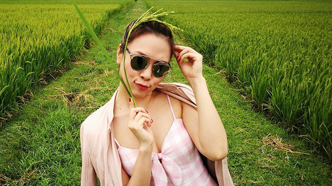 Fan bấn loạn khi thấy 'cô Út' Mỹ Tâm tạo dáng khó đỡ giữa cánh đồng lúa Ảnh 2