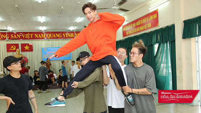 S.T đổ mồ hôi miệt mài tập luyện vũ đạo cho đêm Chung kết Remix New Generation Ảnh 2