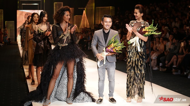 #day4: Safari - Cú 'chốt kết' đầy ấn tượng của NTK Lê Thanh Hòa tại VIFW 2017 Ảnh 2