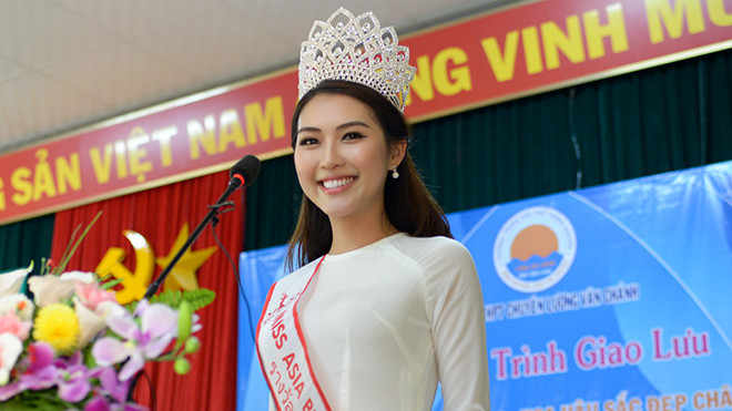 Hoa hậu Tường Linh được chào đón tại quê nhà, nhận bằng khen UBND Tỉnh Phú Yên Ảnh 2